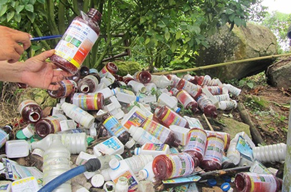 Xử phạt đối với những hành vi vứt rác nguy hại bừa bãi