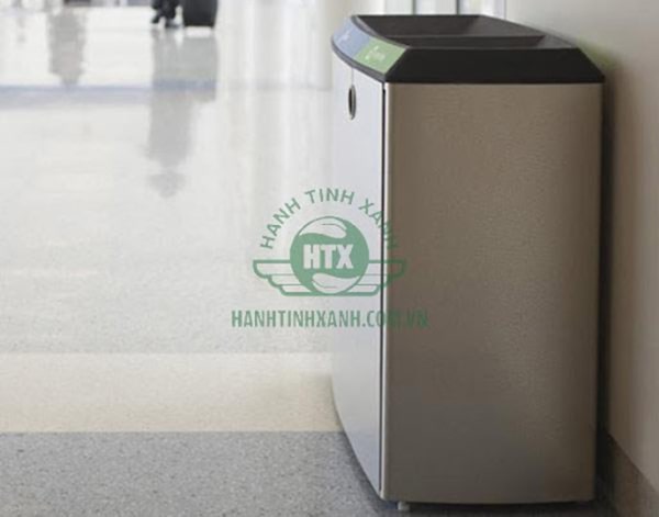Hành Tinh Xanh cung cấp số lượng lớn thùng rác cho sân bay Nội Bài
